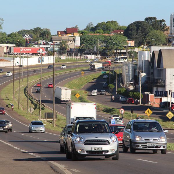 Mais de 470 empresas atuam em 40km da BR