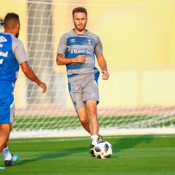 Bressan renova por dois anos