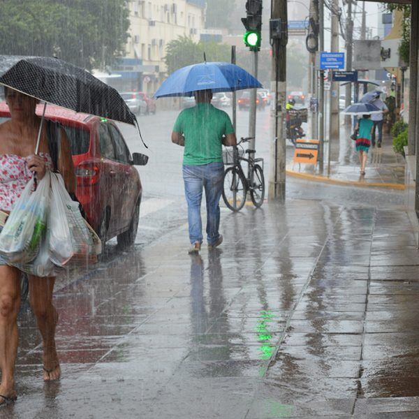 Foliões devem levar o guarda-chuva à festa