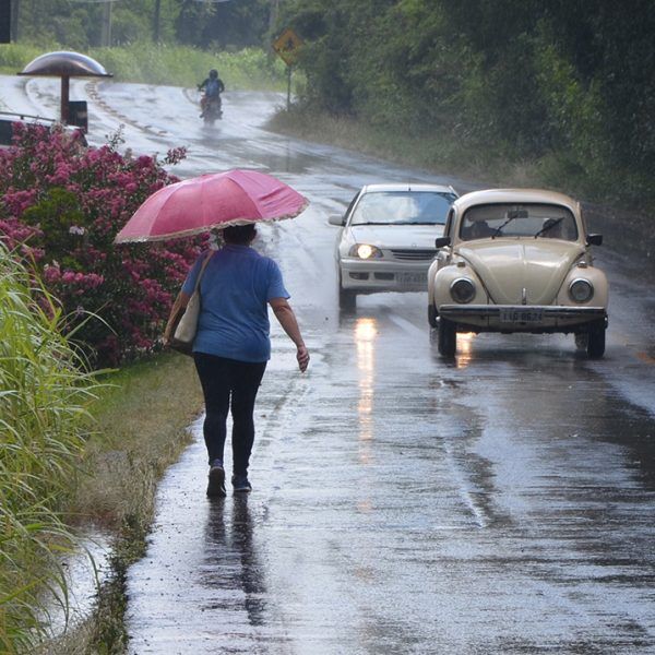 Moradores aguardam por obras prometidas