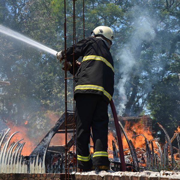 Incêndio atinge casas na região central de Lajeado