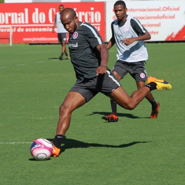 Reservas devem atuar no domingo