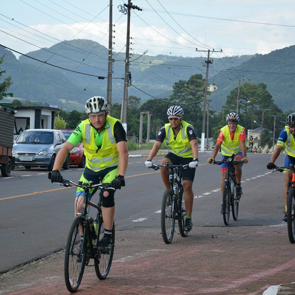 Ciclistas viram a noite em prova do Audax