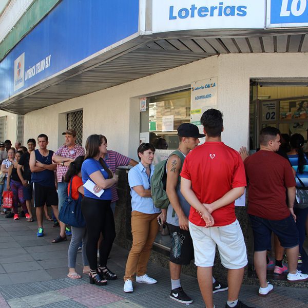 Dia de filas na volta do feriado