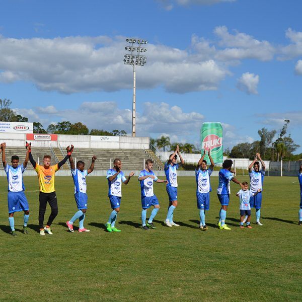 Alviazul fecha a pré-temporada