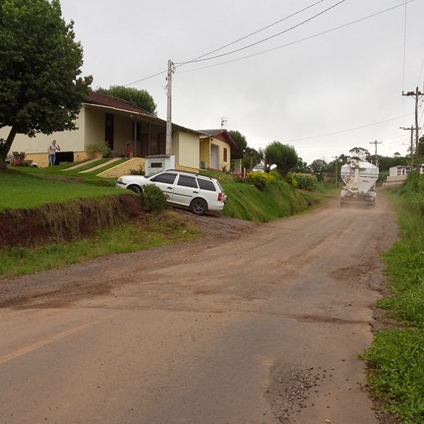 Executivo busca convênio para asfalto até Capitão