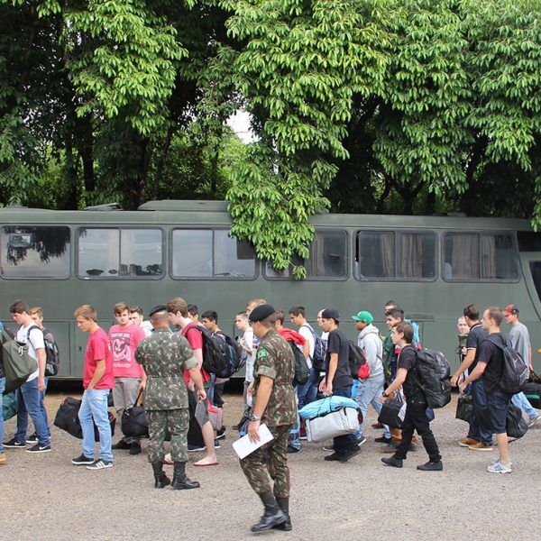Jovens embarcam para São Gabriel