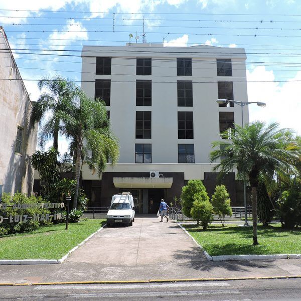 Governo retoma construção