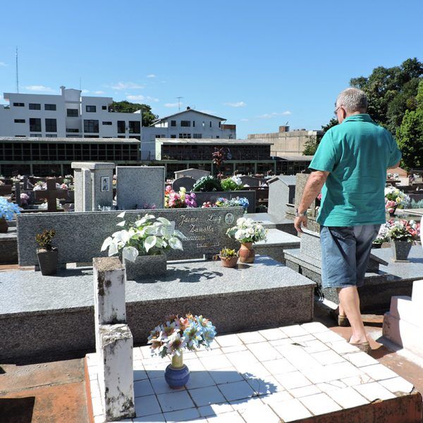 Golpistas miram familiares de mortos