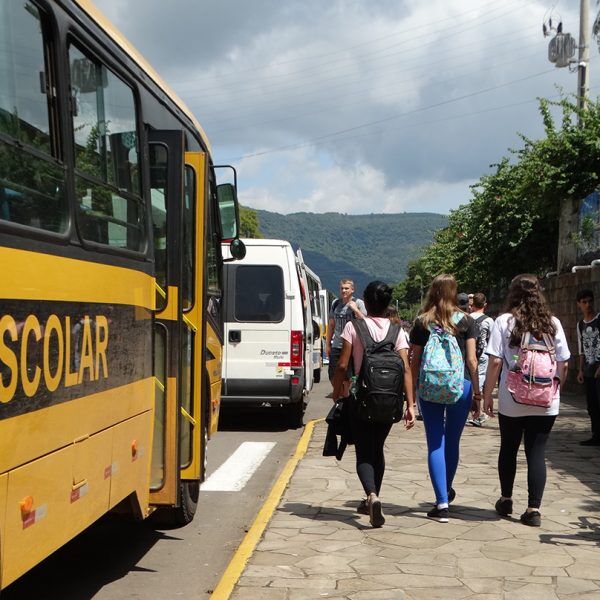 Executivo ajusta roteiros e pais desistem de ação