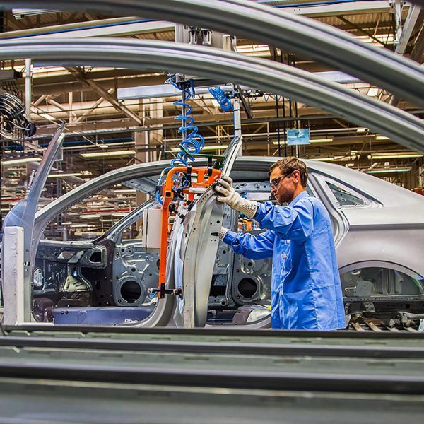 Produção de carros sobe em fevereiro