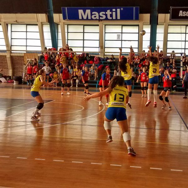 Equipes da Languiru/Martin Luther participam de torneio na Argentina