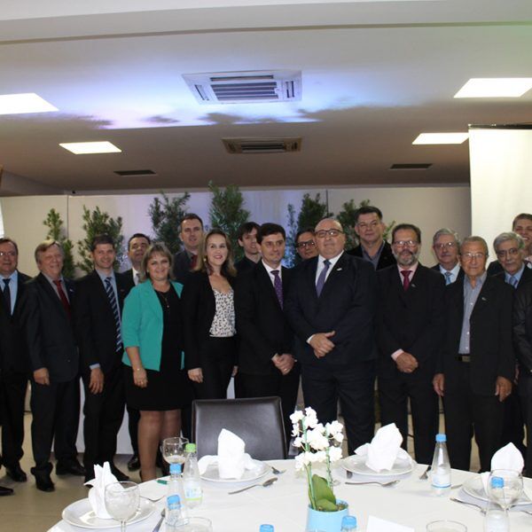 “Melhor trabalhar domingo do que procurar emprego segunda”