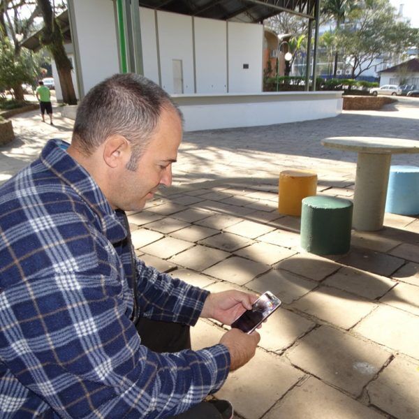 Rede wi-fi grátis na Praça da Bandeira gera incômodos