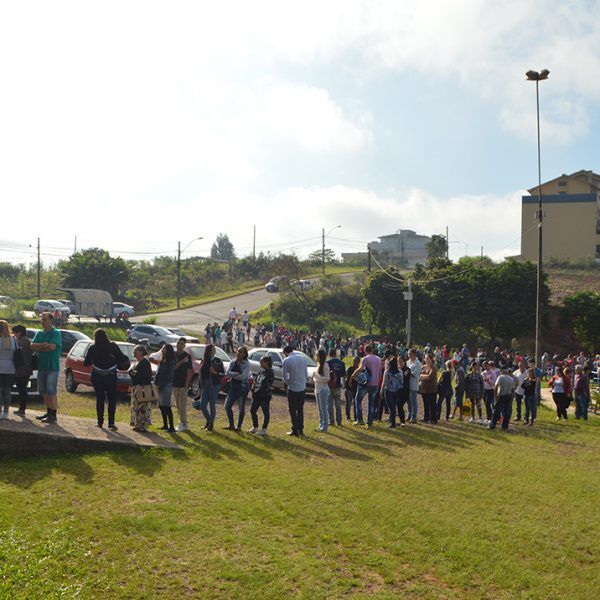 Mais de 700 pessoas disputam 90 vagas