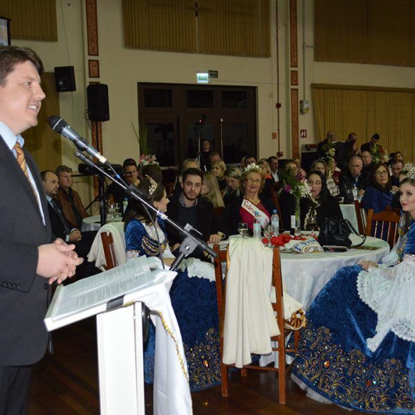 Prefeito desabafa durante premiação