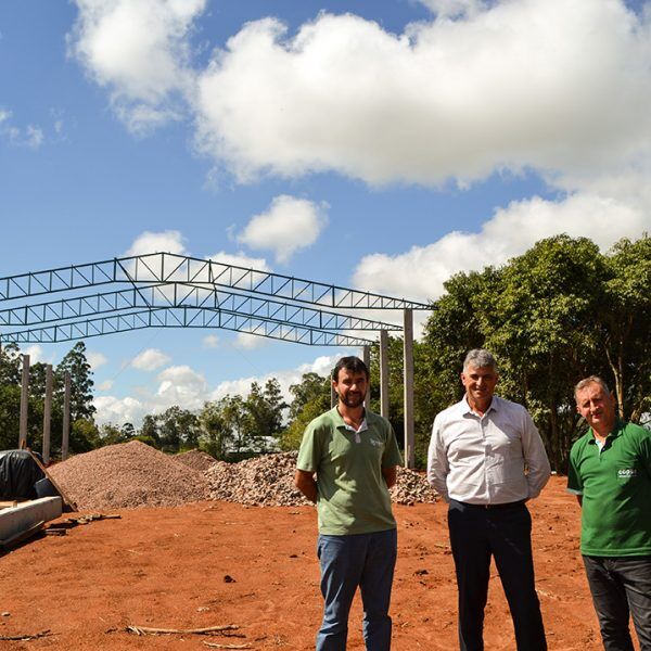 Carrossel tecnifica a produção de leite   