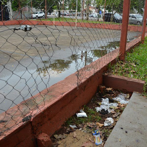 Moradores cobram melhorias na praça do bairro Florestal