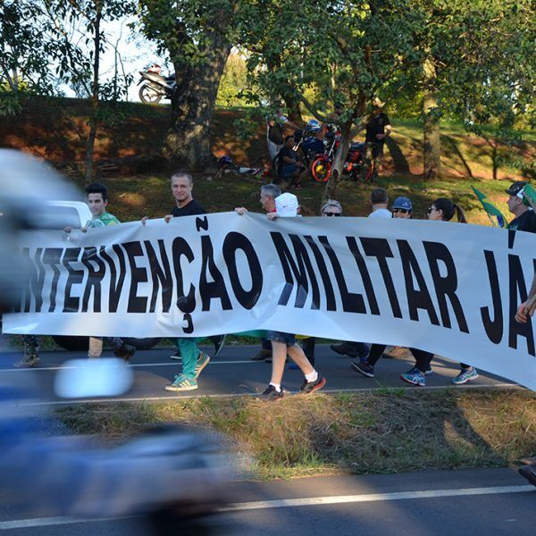 Intervenção militar divide opiniões