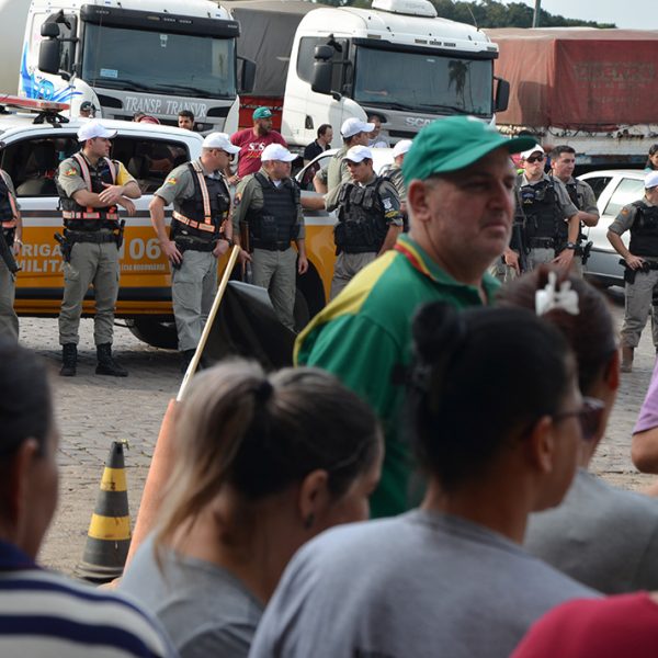 Greve abala a economia e multiplica os prejuízos