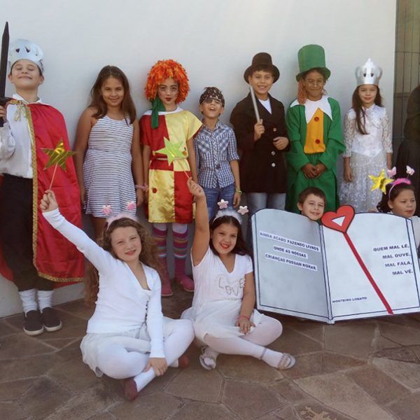 Trupe da literatura leva fantasia para as escolas