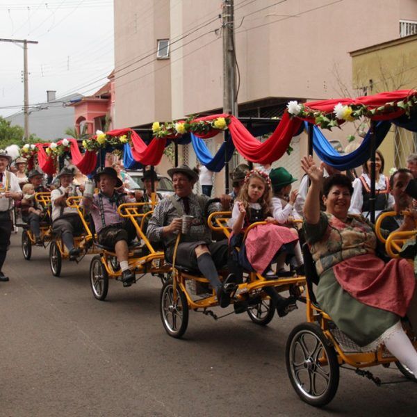 Diversão, cultura e tradição marcam abertura de festival