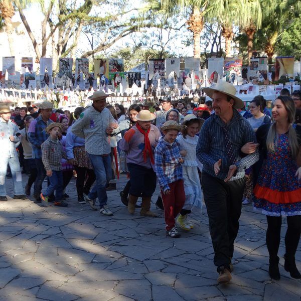 Festa junina da Apae agita a Praça da Bandeira