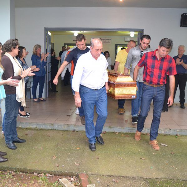 Comunidade se despede da professora Glaci