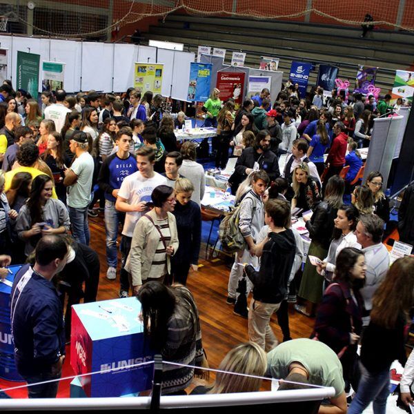 Feira das Profissões ocorre hoje