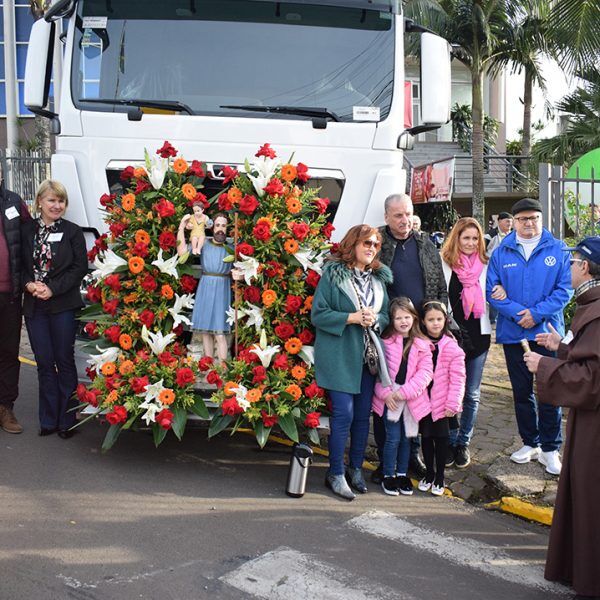 Motoristas festejam graças concedidas por São Cristóvão