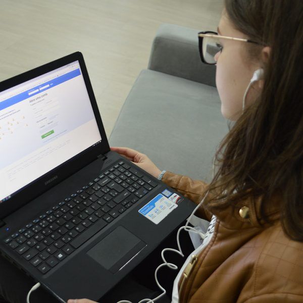 Facebook tenta banir perfis de menores de 13 anos