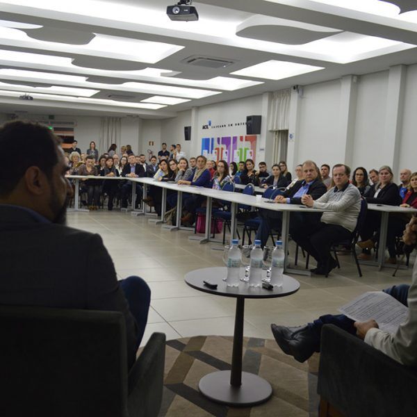 Debate aborda linhas de crédito para empresários