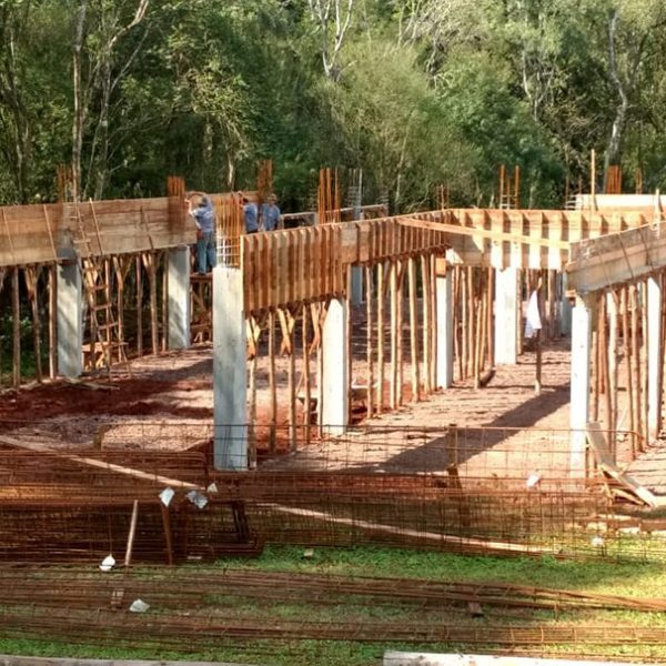 Brechó em prol da construção de casa espírita