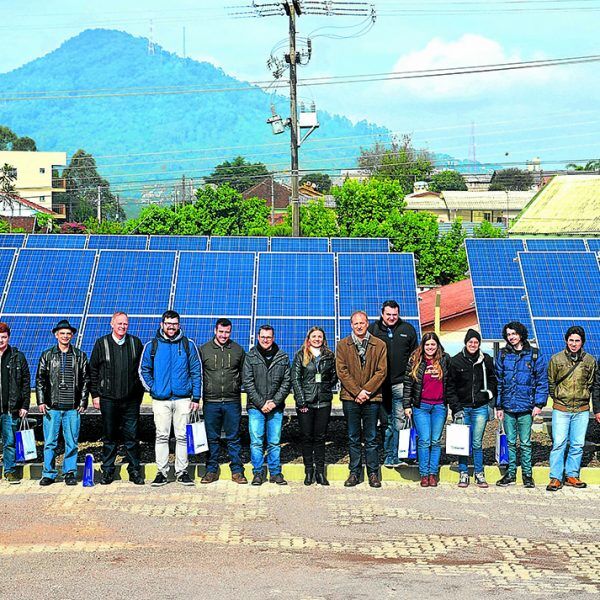 Futuros engenheiros conhecem a Certel