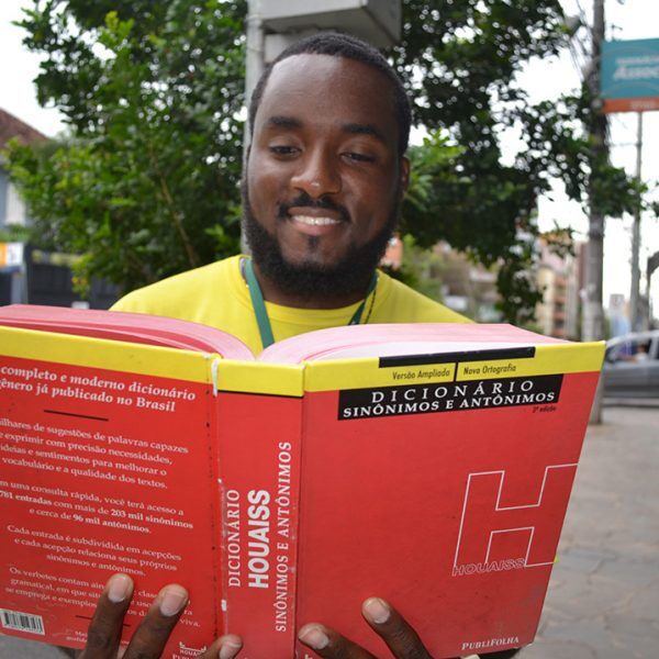 Igreja banca curso de Português para haitianos