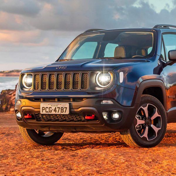 Renegade chega reestilizado ao Brasil