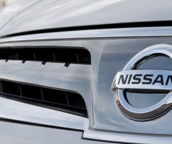 Nissan convoca carros por falha no banco