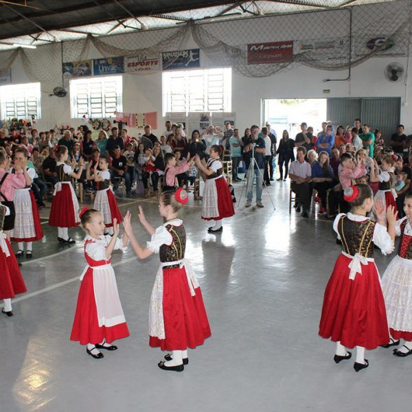 Feira agrícola comemora 30 anos do distrito de Forqueta