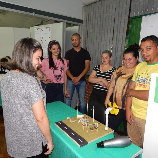 1ª Mostra de Projetos EJA apresentou 22 trabalhos de 100 alunos