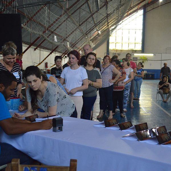 Brechó visa recurso para reunião de psicografia