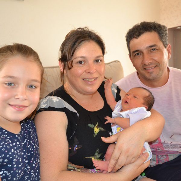 Bombeiro ajuda pai a salvar bebê por telefone