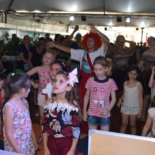 Leituraço leva pais e filhos à Expovale