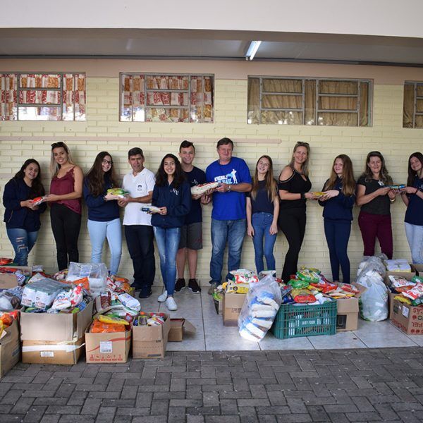Alunos aprendem sobre solidariedade em gincana