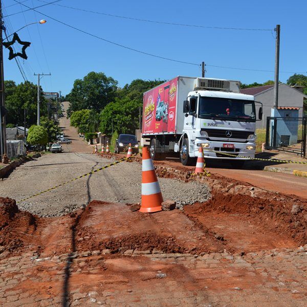 Moradores do bairro Pinheiros cobram melhorias de infraestrutura