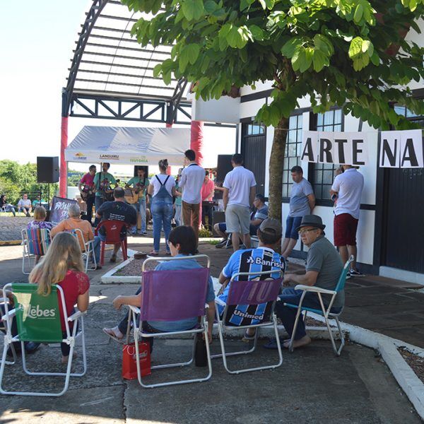 Arte na Rua movimenta tarde de domingo