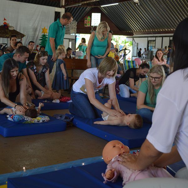 Evento orienta pais sobre cuidados com os bebês
