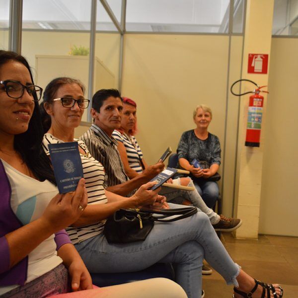 Sine seleciona pessoas para preencher 62 vagas