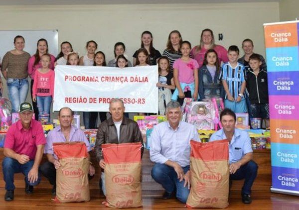 Programa Criança Dália beneficia alunos de Canudos do Vale