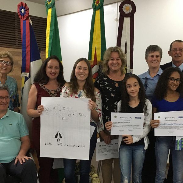 Lions Clube de Estrela premia alunos, professores e empresários