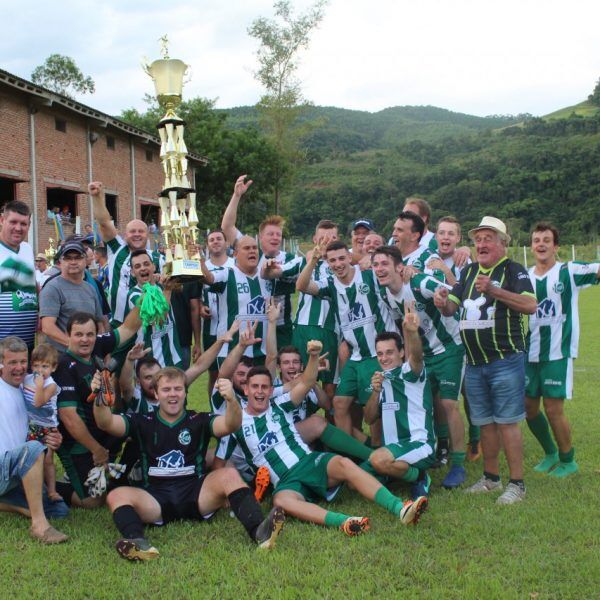 Travesseiro é verde e branco